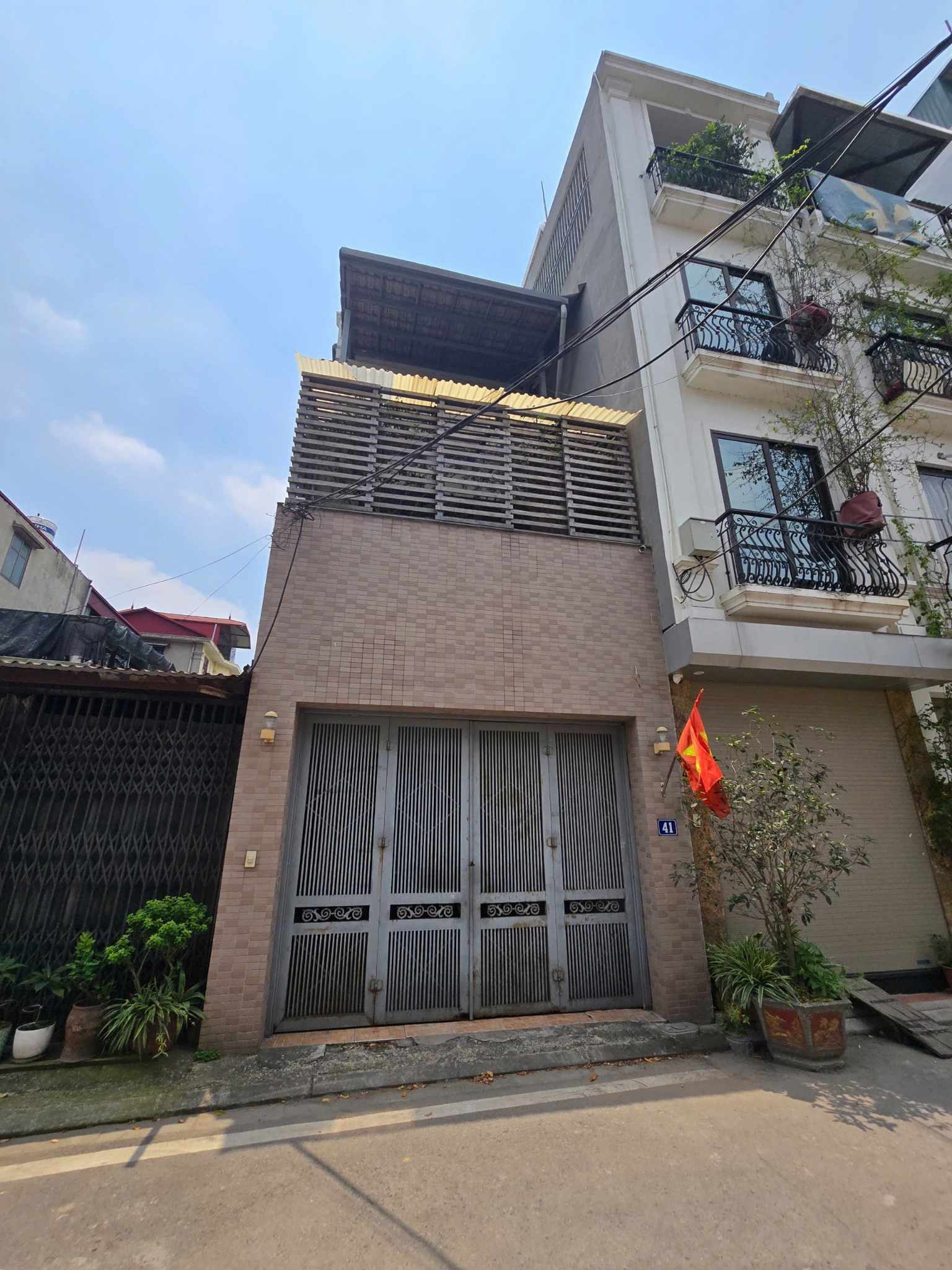 Bán nhà Tư Đình,Long Biên 3 tầng,85m,mt4.2 oto tránh nhỉnh 18 tỷ - Ảnh 1